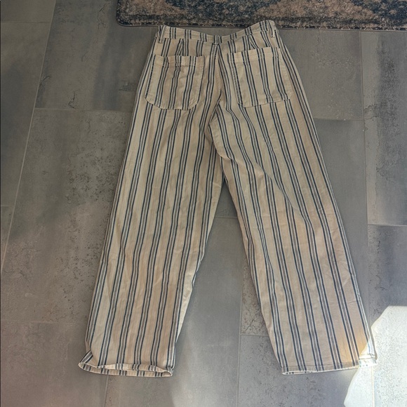 Striped Wide-Leg Pants - Picture 3 of 3